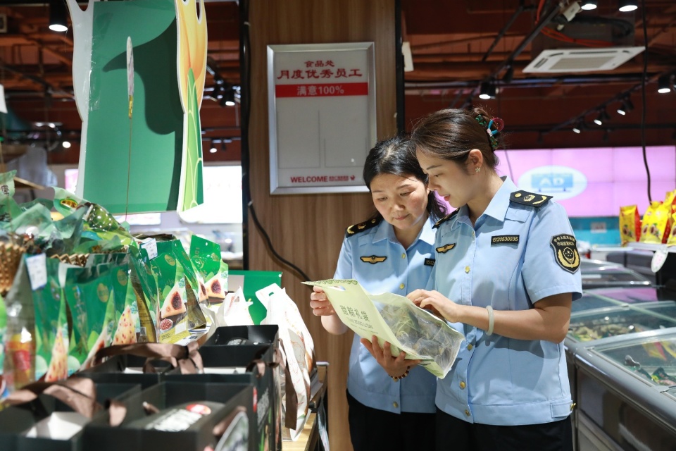 郯城縣市場(chǎng)監(jiān)督管理局開展端午節(jié)食品流通專項(xiàng)檢查行動(dòng)